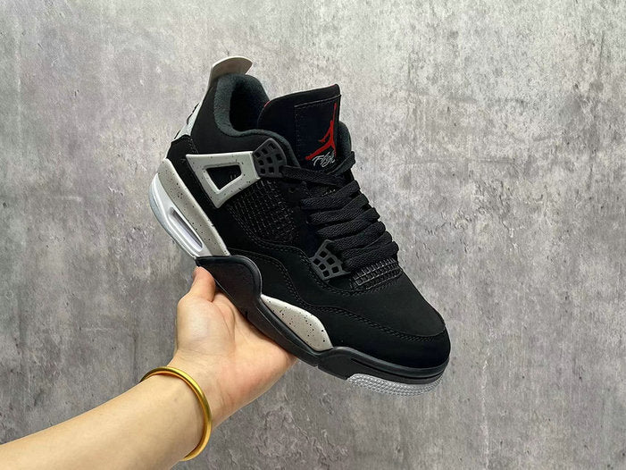 Premièrement : Les baskets Air Jordan 4 Femme se distinguent par leur design iconique et leur capacité à allier style et fonctionnalité.