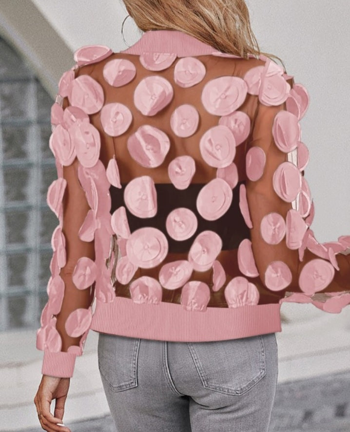 Premièrement : Adoptez un look moderne et raffiné avec cette Manteau à manches longues avec broderie florale et col de baseball veste zippée en maille transparente femme.