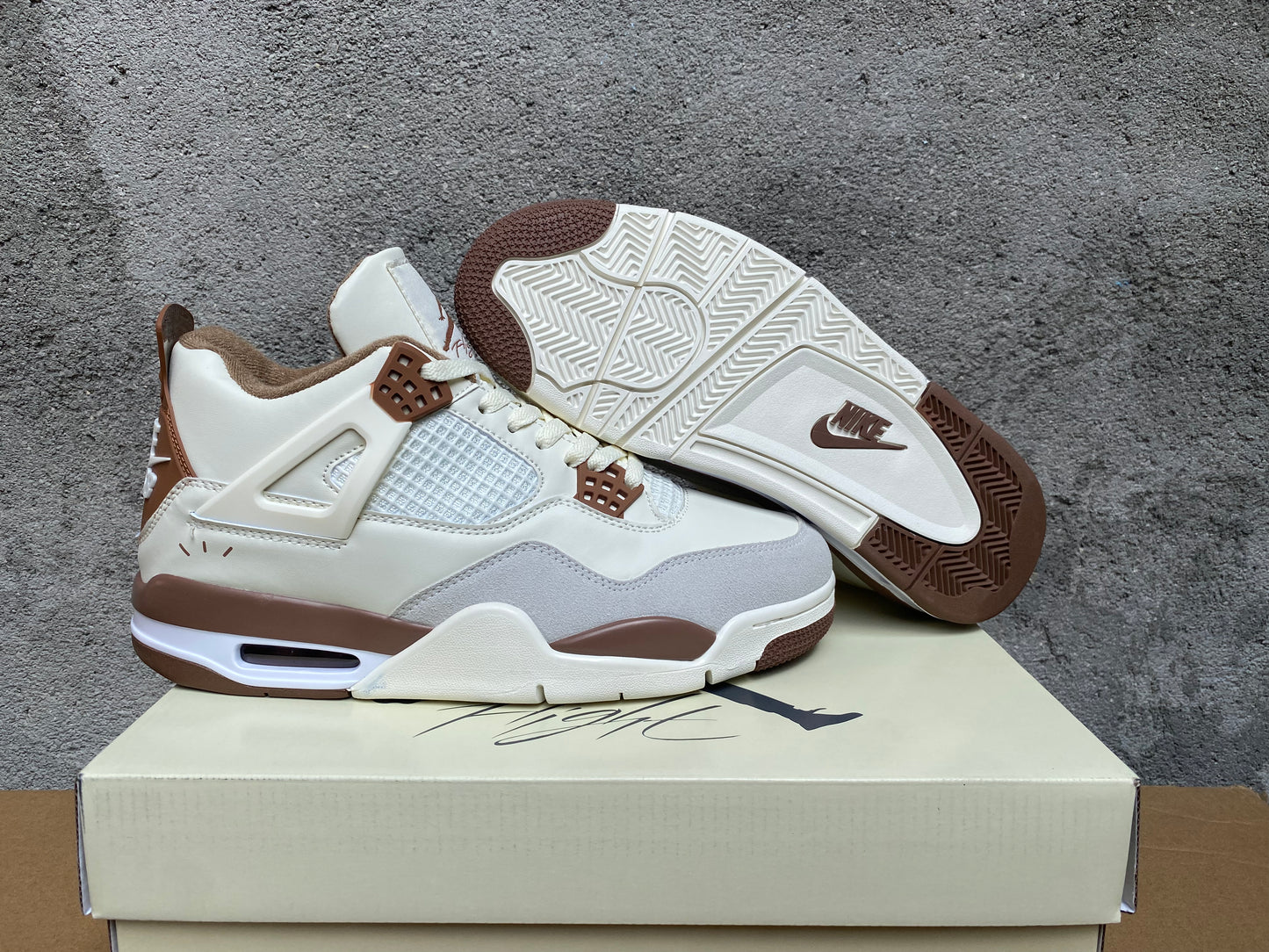 Premièrement : Les baskets Air Jordan 4 Femme se distinguent par leur design iconique et leur capacité à allier style et fonctionnalité