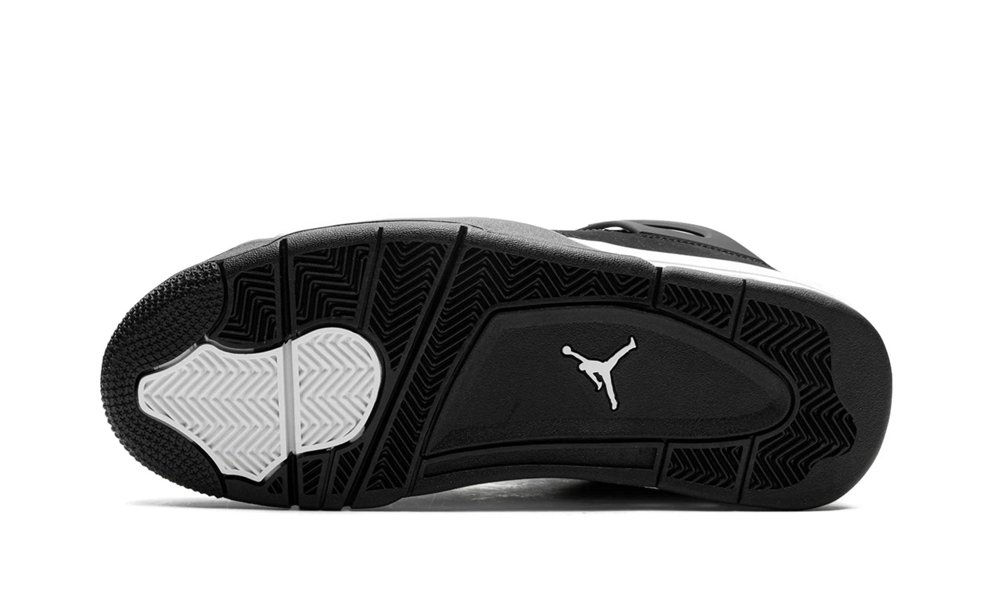 Premièrement : Les baskets Air Jordan 4 Femme se distinguent par leur design iconique et leur capacité à allier style et fonctionnalité