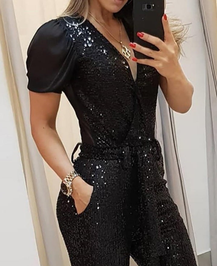 Premièrement : Brillez de mille feux avec cette Combinaison à paillettes plongeante en maille transparente à manches courtes, combinaison sexy et scintillante à coupe ajustée femme.