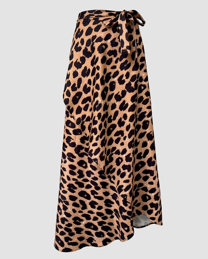 Premièrement : Cette Jupe à lacets léopard chic Femme.
