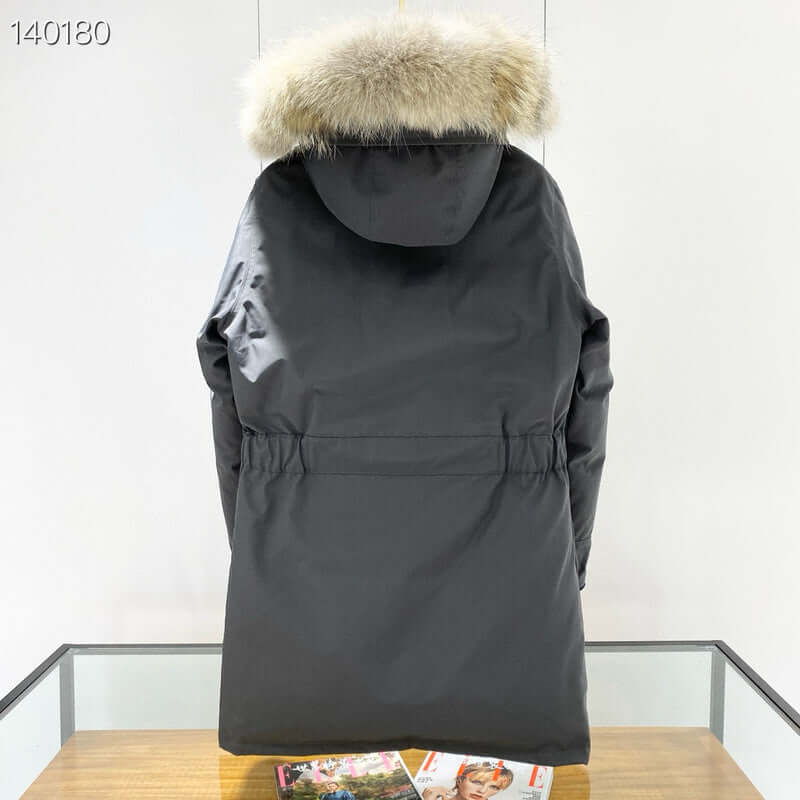 Résultat de l'évolution emblématique de la marque Canada G00se Femme, la Doudoune Canada G00se Femme est un témoignage de l'engagement de Canada G00se à combiner style,