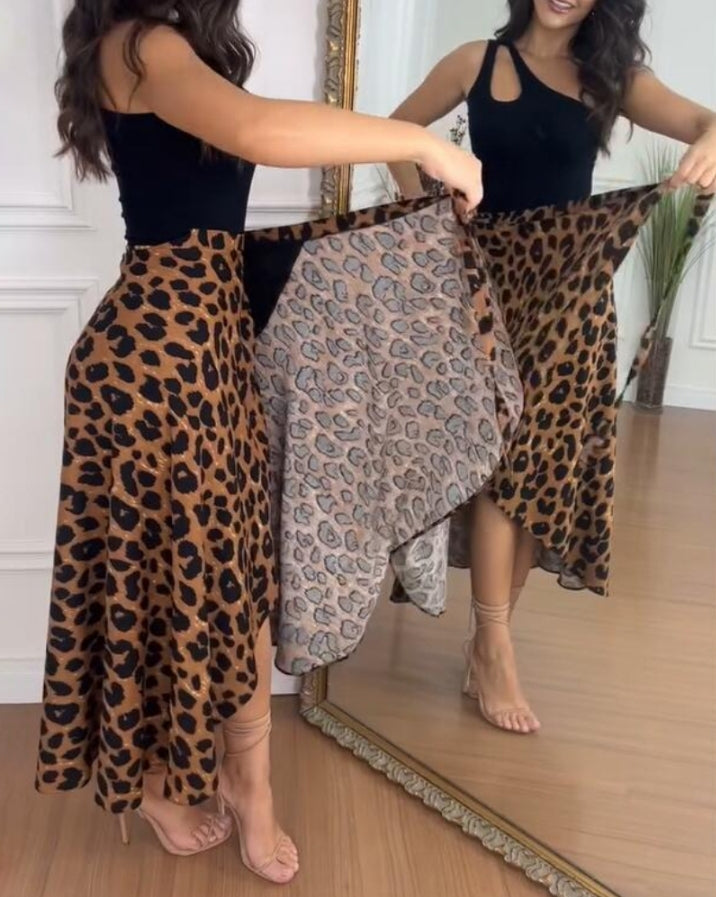 Premièrement : Cette Jupe à lacets léopard chic Femme.