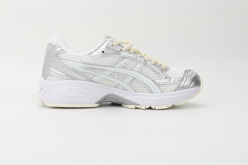 Résultats de l'engagement emblématique de la marque Asics à combiner style et innovation, les sneakers Asics Femme  sont des pièces maîtresses de la mode sportive.