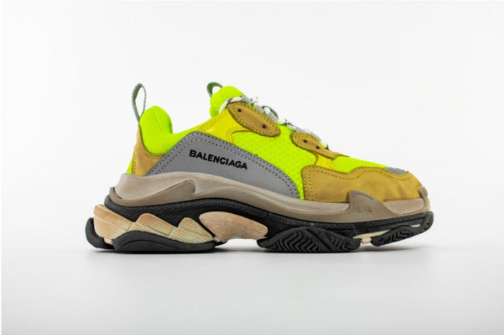 les sneakers Balenciaga Triple S "Beige Green Yellow" Femme sont un témoignage de l'engagement de Balenciaga à combiner style et innovation.