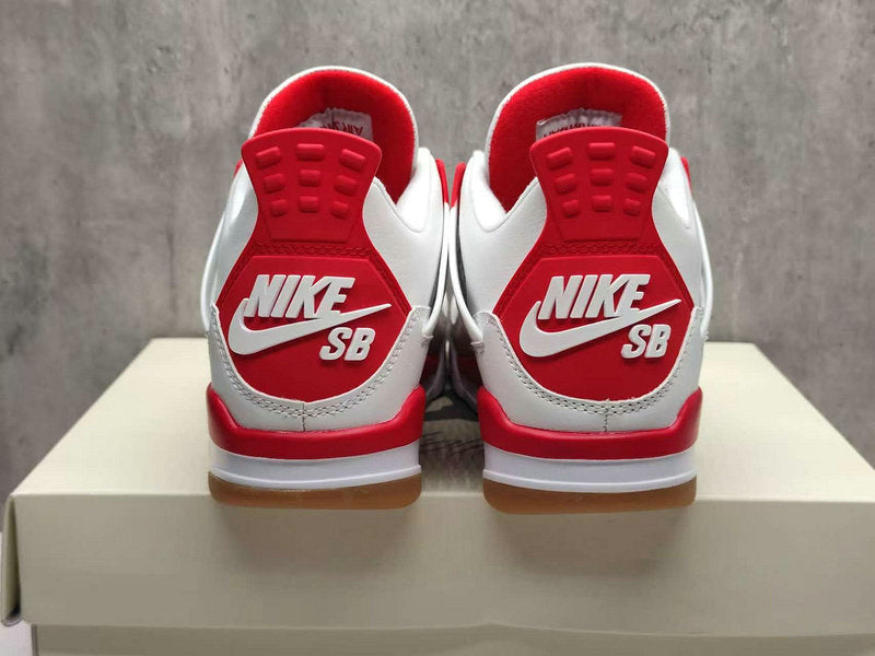 Premièrement : Les baskets Air Jordan 4 Femme se distinguent par leur design iconique et leur capacité à allier style et fonctionnalité.