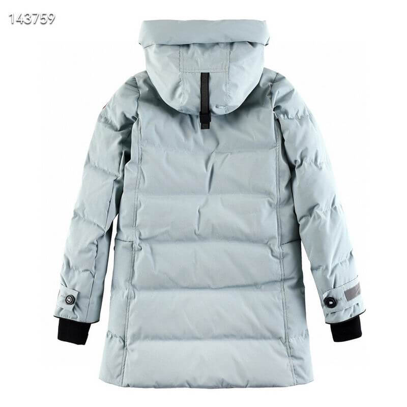 Résultat de l'évolution emblématique de la marque Canada Goose, la doudoune Canada Goose Parka Femme est un témoignage de l'engagement de Canada Goose à combiner style,