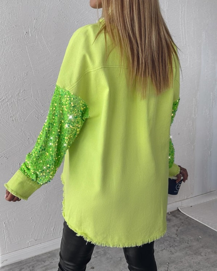 Premièrement : Apportez une touche d’éclat à votre look avec cette Veste décontractée à paillettes et patchwork à manches longues avec bouton sur le devant et ourlet brut femme 