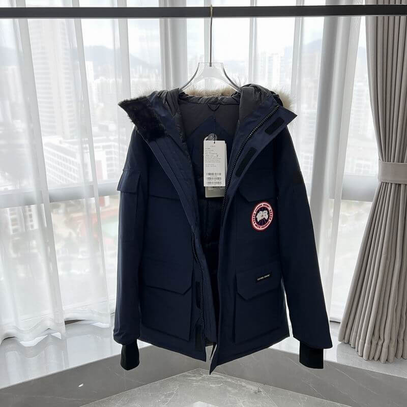 Résultat de l'évolution emblématique de la marque Canada G00se Femme, la Doudoune Canada G00se Femme est un témoignage de l'engagement de Canada G00se à combiner style,