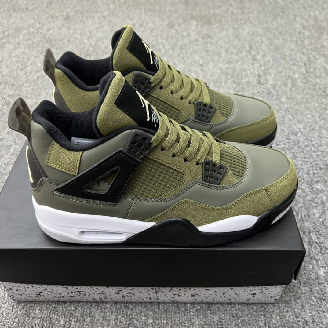 Premièrement : Les baskets Air Jordan 4 Femme se distinguent par leur design iconique et leur capacité à allier style et fonctionnalité