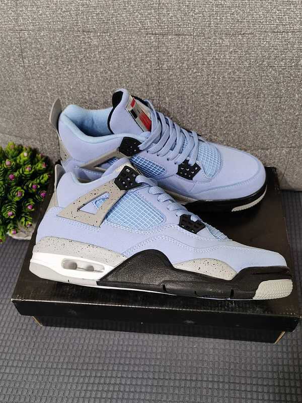 Premièrement : Les baskets Air Jordan 4 Femme se distinguent par leur design iconique et leur capacité à allier style et fonctionnalité.