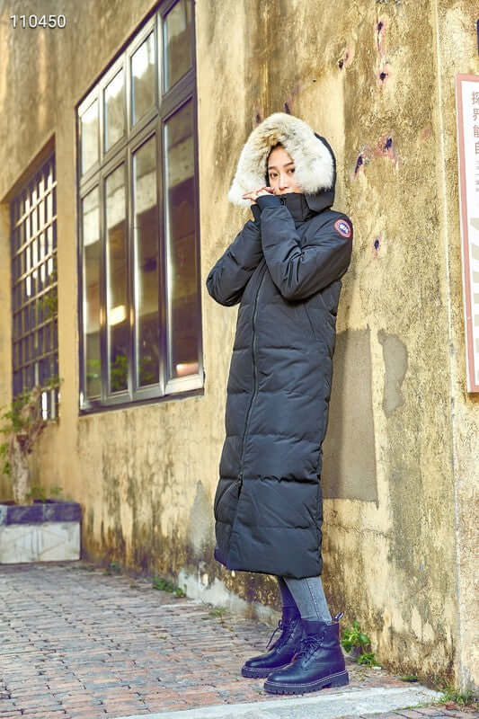 Résultat de l'évolution emblématique de la marque Canada G00se Femme, la Doudoune Canada G00se Femme est un témoignage de l'engagement de Canada G00se à combiner style,