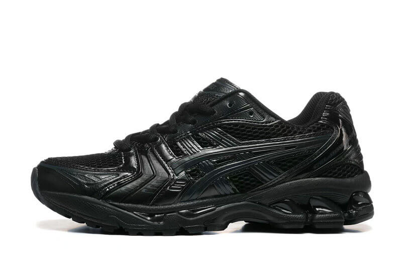 Premièrement :Les baskets Asics GEL-KAYANO offrent une combinaison parfaite de style et de performance.