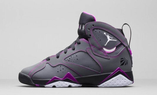 Premièrement, les baskets Air Jordan 7 Femme se distinguent par leur design iconique et leur confort exceptionnel.