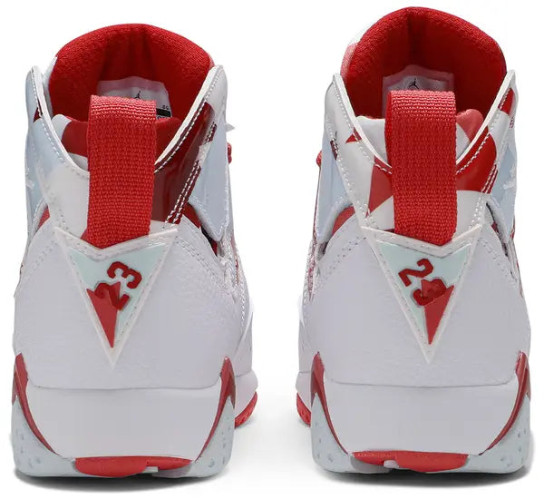 Premièrement, les baskets Air Jordan 7 Femme se distinguent par leur design iconique et leur confort exceptionnel.