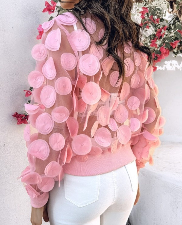 Premièrement : Adoptez un look moderne et raffiné avec cette Manteau à manches longues avec broderie florale et col de baseball veste zippée en maille transparente femme.