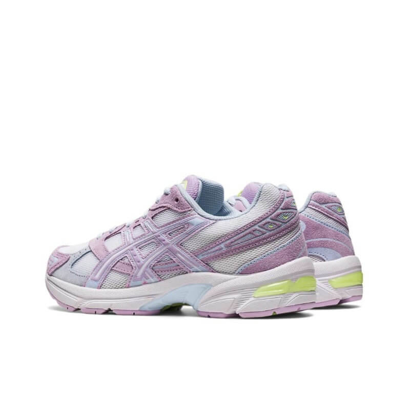 Premièrement :Les baskets Asics  offrent une combinaison parfaite de style et de performance. Leur design élégant et leurs technologies de pointe les rendent idéales pour les coureurs et les amateurs de mode.