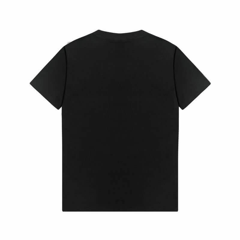 les T-shirts Chanel Femme offrent une élégance et un confort inégalés. Au meilleur prix. Le moins cher design emblématique.
