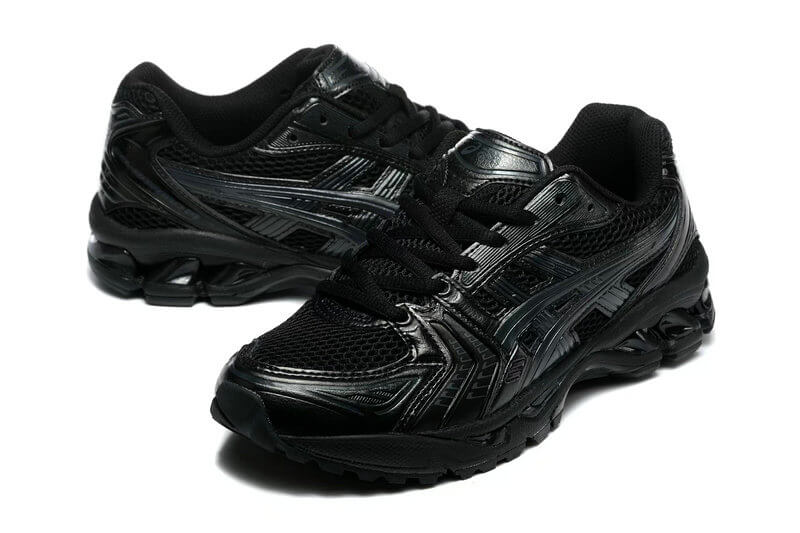 Premièrement :Les baskets Asics GEL-KAYANO offrent une combinaison parfaite de style et de performance.