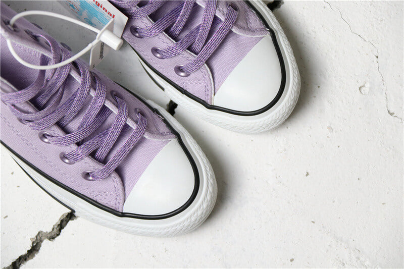 Premièrement : Les baskets Converse Femme se distinguent par leur design iconique et leur esthétique vintage.