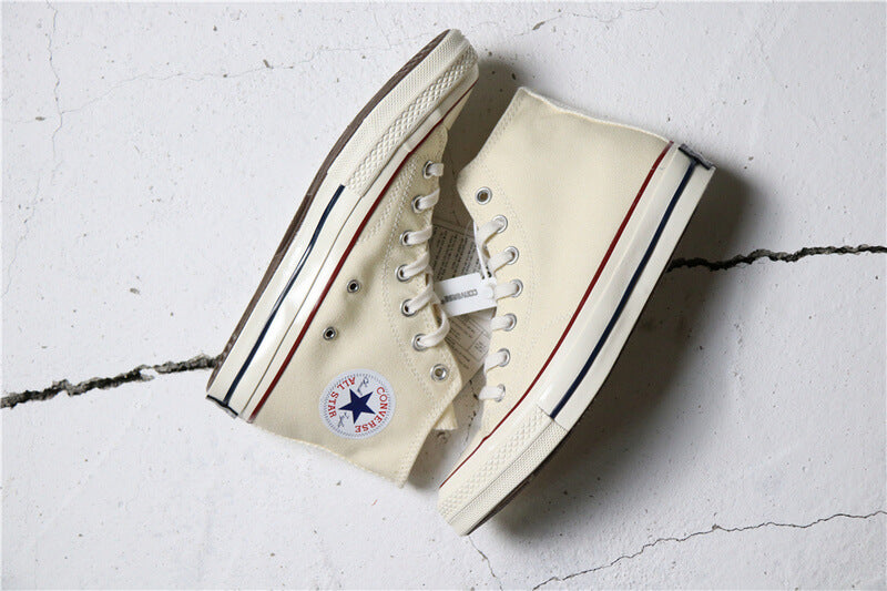 Premièrement : Les baskets Converse Femme se distinguent par leur design iconique et leur esthétique vintage.