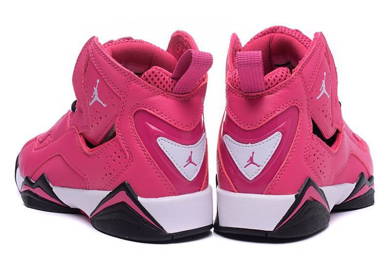 Premièrement, les baskets Air Jordan 7 Femme se distinguent par leur design iconique et leur confort exceptionnel.