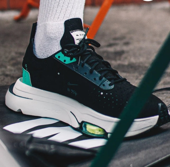 Les baskets Nike Air Zoom Femme se démarquent par leur design sportif et moderne, conçu pour maximiser les performances exceptionnelles 