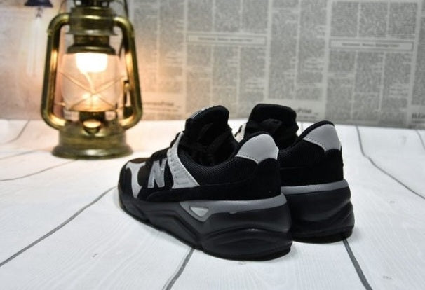 Les baskets New Balance Femme se démarquent par leur esthétique moderne et intemporelle, ainsi que par leur héritage sportif emblématique.