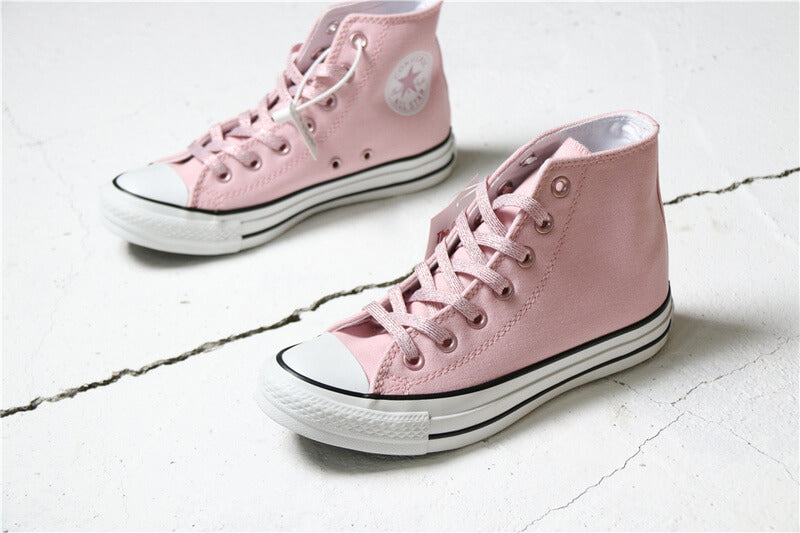 Premièrement : Les baskets Converse Femme se distinguent par leur design iconique et leur esthétique vintage.