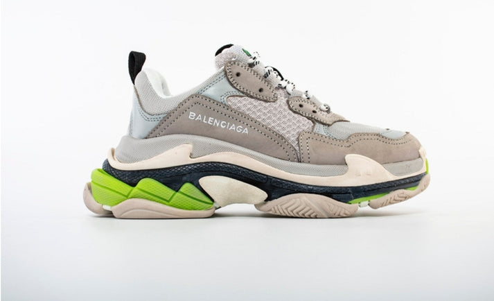 les sneakers Balenciaga Triple S "Beige Green Yellow" Femme sont un témoignage de l'engagement de Balenciaga à combiner style et innovation.