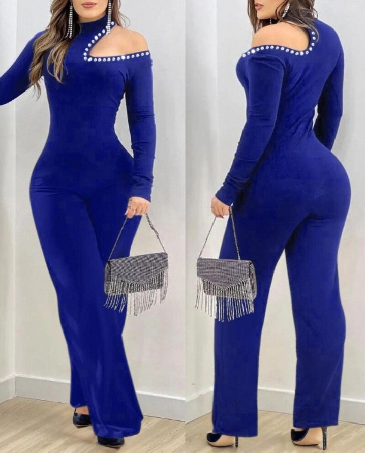 Premièrement : Brillez avec style grâce à cette Combinaison à épaules dénudées et col haut avec strass et manches longues, coupe slim évasée femme.