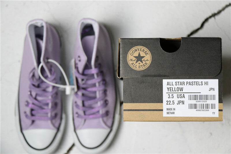 Premièrement : Les baskets Converse Femme se distinguent par leur design iconique et leur esthétique vintage.