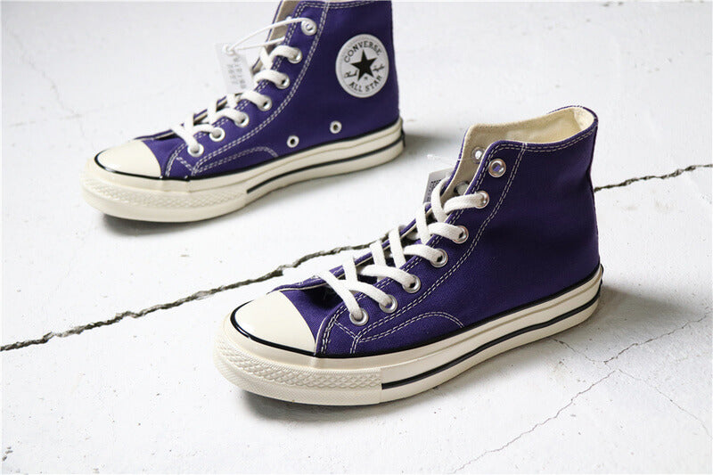 Premièrement : Les baskets Converse Femme se distinguent par leur design iconique et leur esthétique vintage.