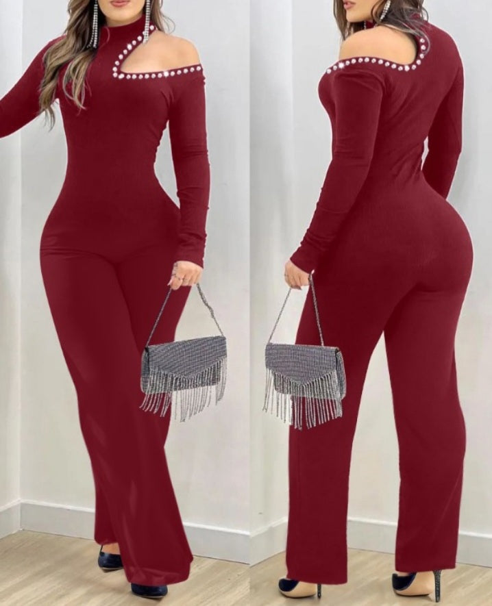Premièrement : Brillez avec style grâce à cette Combinaison à épaules dénudées et col haut avec strass et manches longues, coupe slim évasée femme.