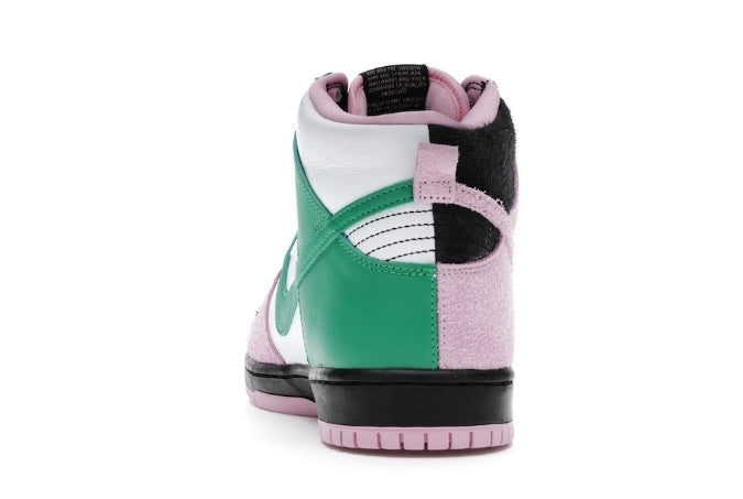 Les baskets Nike SB Dunk allient un style emblématique à un confort supérieur. Leur design légendaire et leurs matériaux de haute qualité. Pas cher.le moins cher .