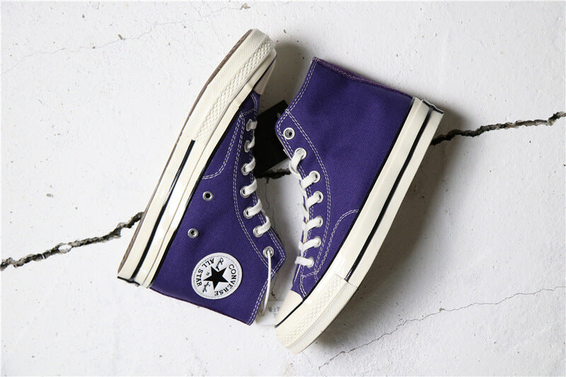 Premièrement : Les baskets Converse Femme se distinguent par leur design iconique et leur esthétique vintage.