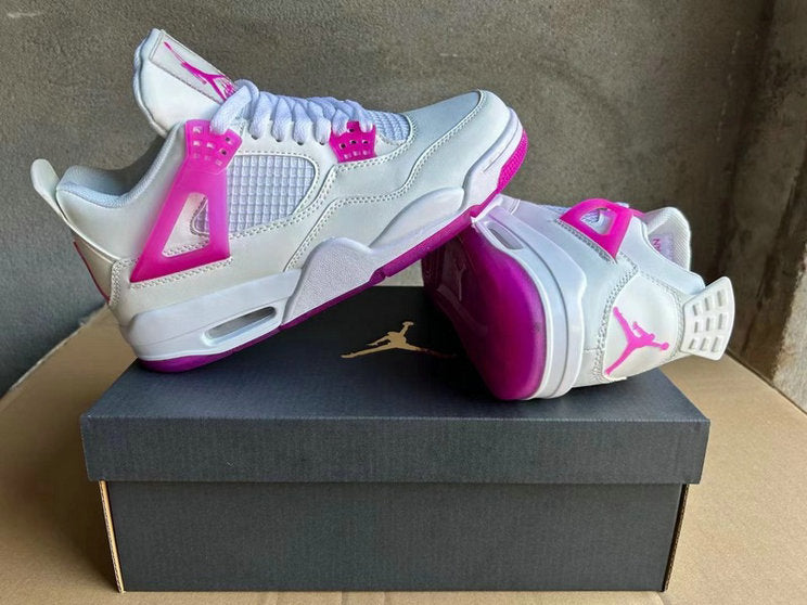 Premièrement : Les baskets Air Jordan 4 Femme se distinguent par leur design iconique et leur capacité à allier style et fonctionnalité.