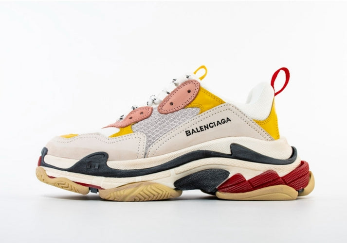 les sneakers Balenciaga Triple S "Beige Green Yellow" Femme sont un témoignage de l'engagement de Balenciaga à combiner style et innovation.