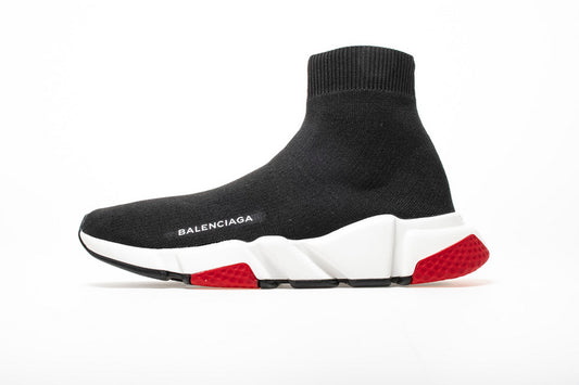 les sneakers Balenciaga Triple S "Beige Green Yellow" Femme sont un témoignage de l'engagement de Balenciaga à combiner style et innovation.