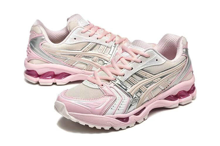 Premièrement :Les baskets Asics GEL-KAYANO offrent une combinaison parfaite de style et de performance. Leur design élégant et leurs technologies de pointe les rendent idéales pour les coureurs et les amateurs de mode.