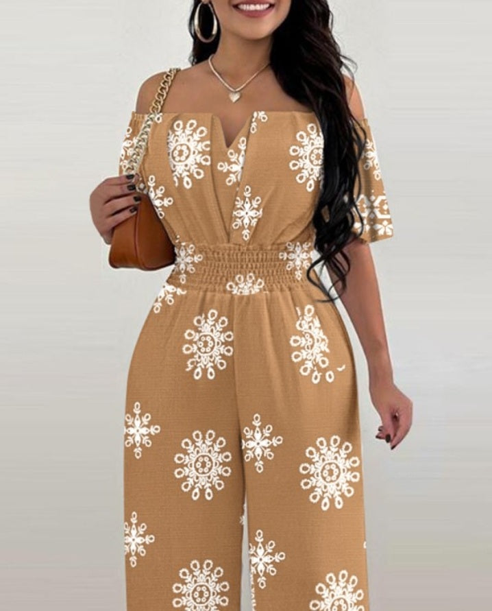 Premièrement : Plongez dans un univers de douceur avec cette Combinaison à imprimé floral à épaules dénudées et manches courtes froncées, taille décontractée, style bohème Femme.