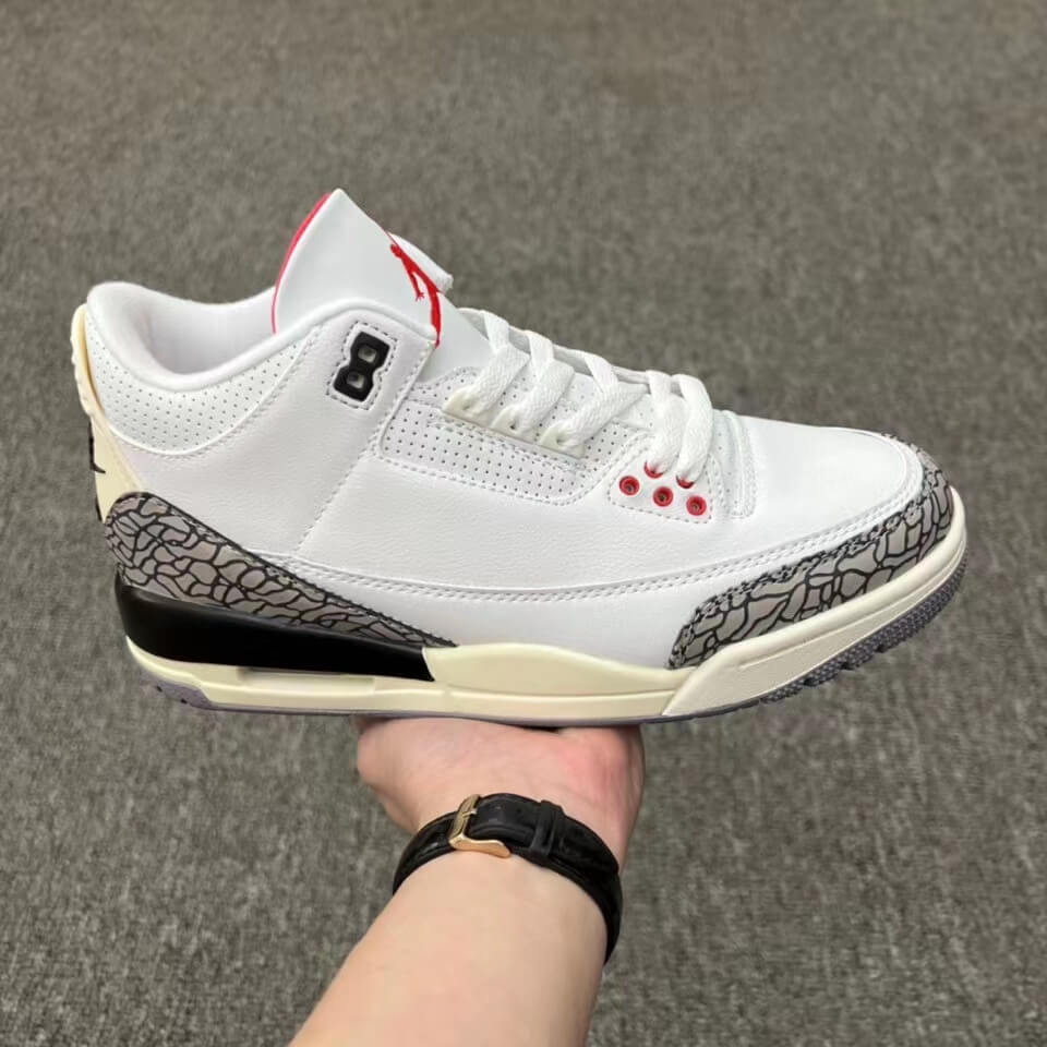Premièrement, les baskets Air Jordan 3 Femme sont un symbole de style intemporel et de performance de haut niveau.