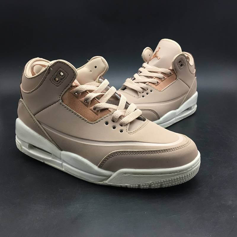 Premièrement, les baskets Air Jordan 3 Femme sont un symbole de style intemporel et de performance de haut niveau.