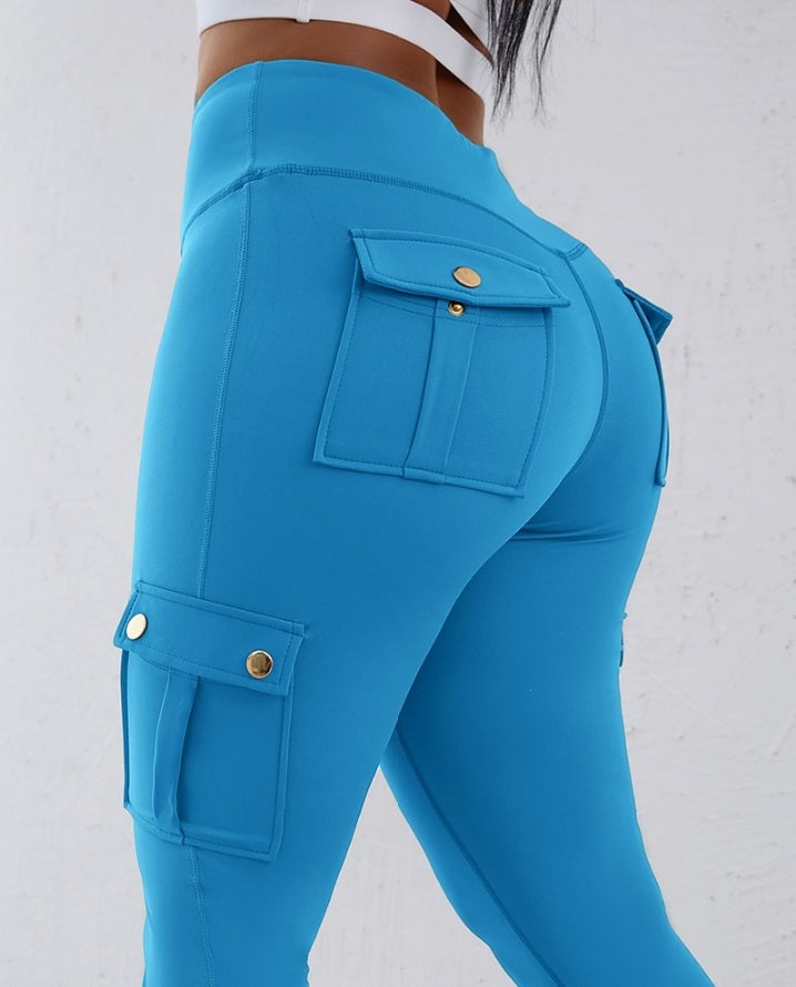 Premièrement : Ce Legging de motard taille haute avec poches à rabat pour soulever les fesses.