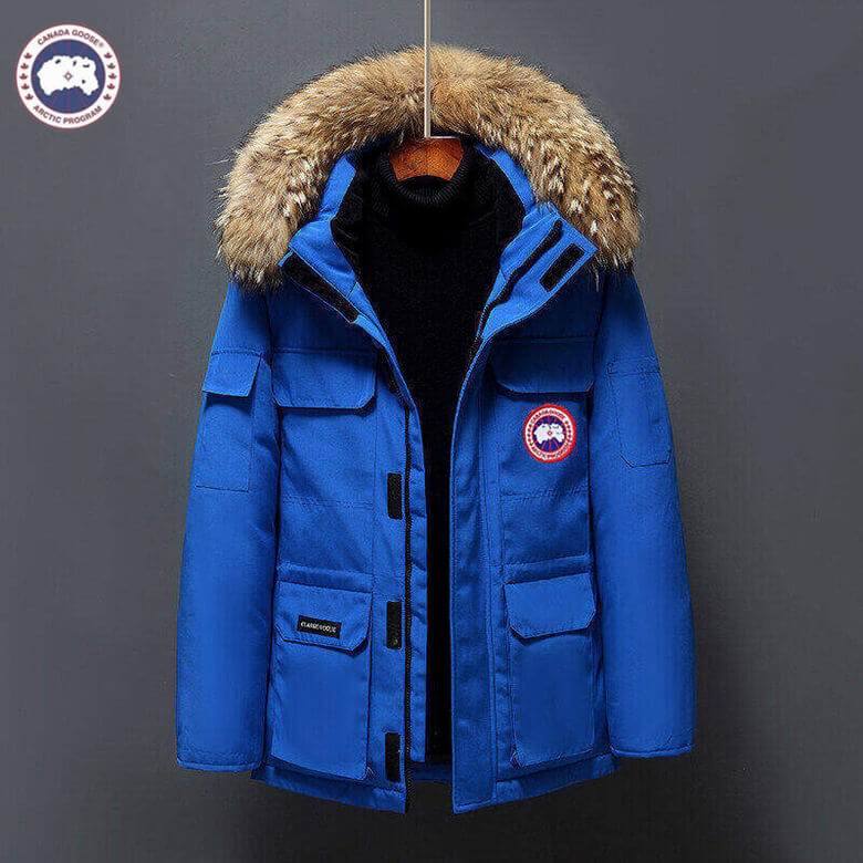 Résultat de l'évolution emblématique de la marque Canada Goose, la doudoune Canada Goose Parka Femme est un témoignage de l'engagement de Canada Goose à combiner style,