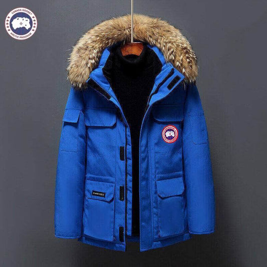 Résultat de l'évolution emblématique de la marque Canada Goose, la doudoune Canada Goose Parka Femme est un témoignage de l'engagement de Canada Goose à combiner style,