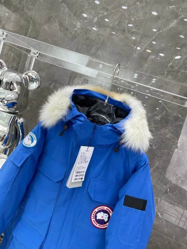 Résultat de l'évolution emblématique de la marque Canada G00se Femme, la Doudoune Canada G00se Femme est un témoignage de l'engagement de Canada G00se à combiner style,