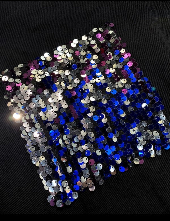 Premièrement : Apportez une touche d’éclat à votre look avec cette Veste décontractée à paillettes et patchwork à manches longues avec bouton sur le devant et ourlet brut femme 