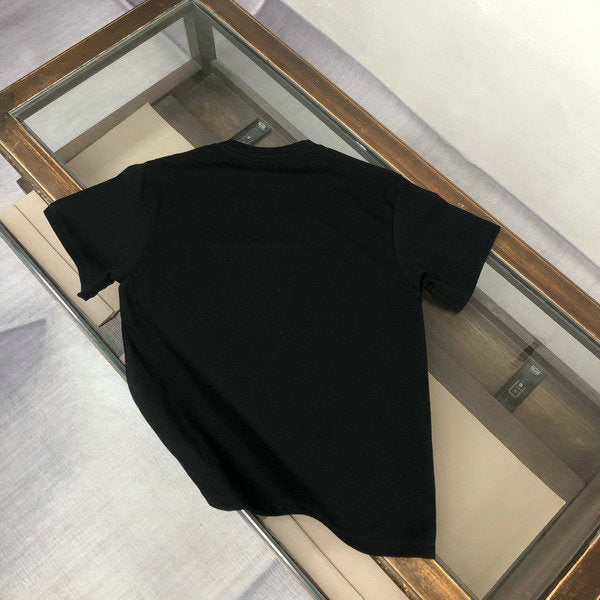 Premièrement :Les polos Lacoste Femme offrent une élégance et une qualité inégalées.